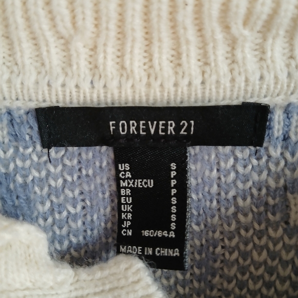 Forever 21 Sweater Size Small 3 Button Blue Cream Cropped - Picture 4 of 13